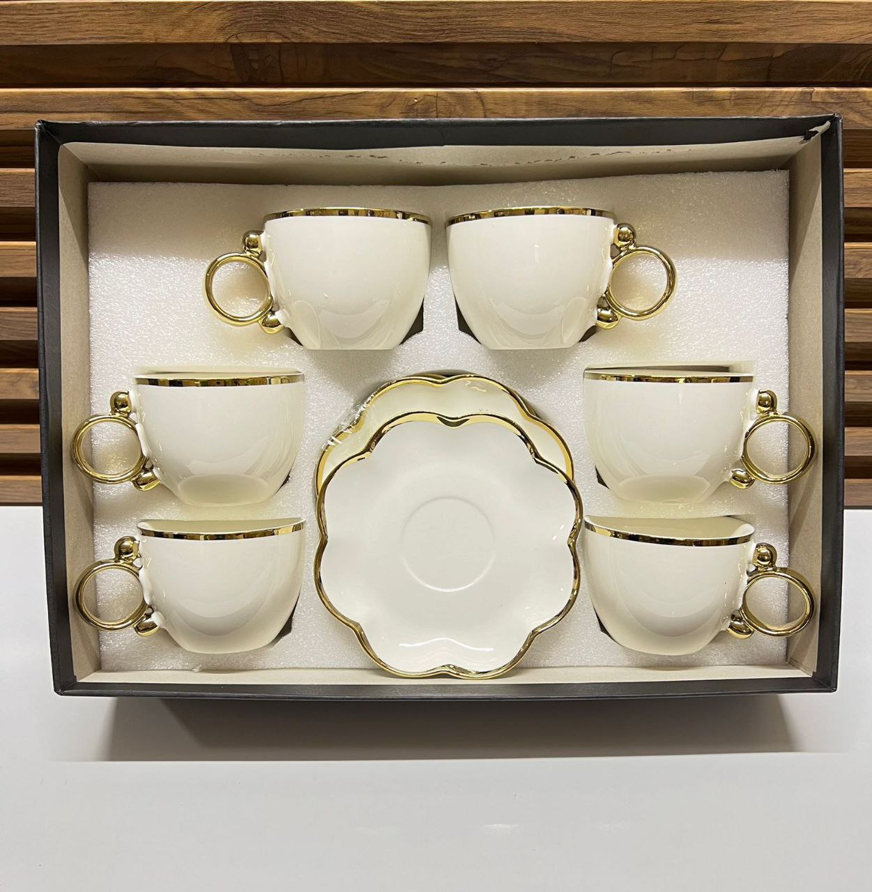 Ensemble de 6 tasses à café en porcelaine avec garniture dorée