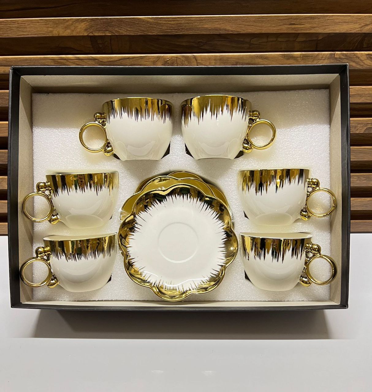 Ensemble de 6 tasses à café en porcelaine avec garniture dorée